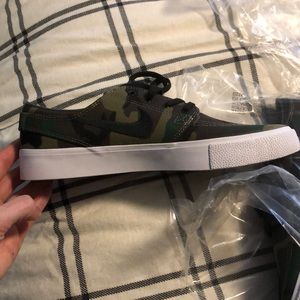 NEW Nike SB Zoom Stefan Janoski Skater Shoes